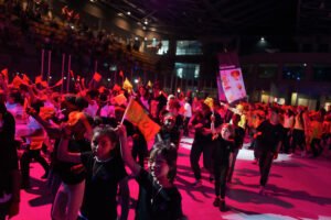 Photos des élèves en train de défiler lors du battle des écoles 2026.